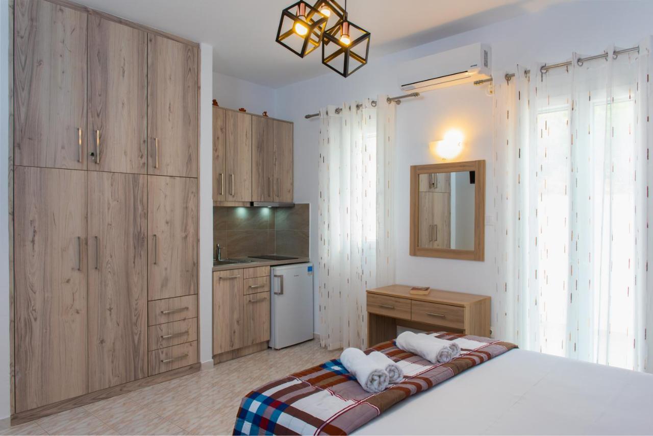 Theodora Rooms Kamares  Exterior foto
