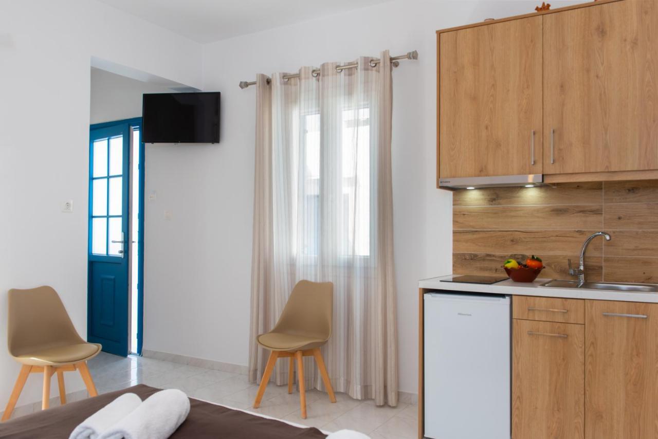 Theodora Rooms Kamares  Exterior foto